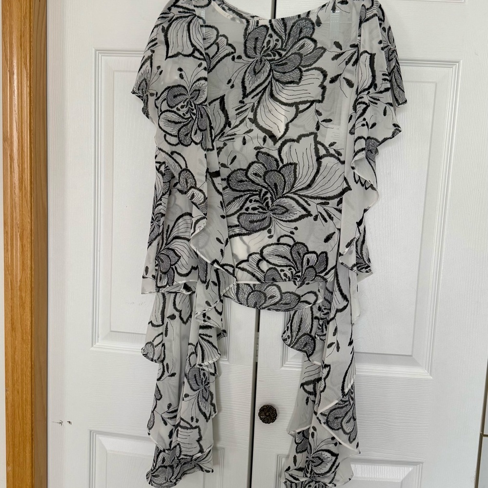 Molly Bracken Blouse Top Black and White Floral Ruffle Size Large